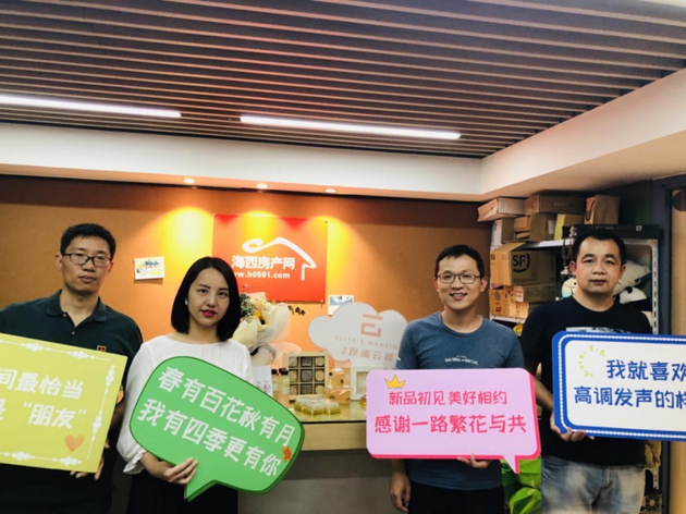 1591060833207705.jpg 媒體合影配圖