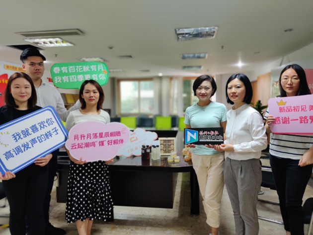 1591061155473540.jpg 媒體合影配圖