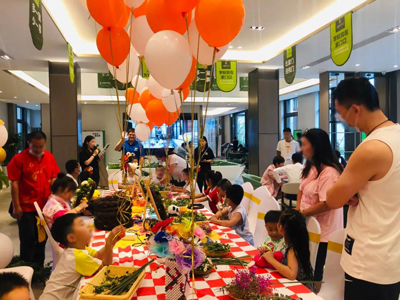 金輝·優(yōu)步學(xué)府美好集市活動(dòng)現(xiàn)場